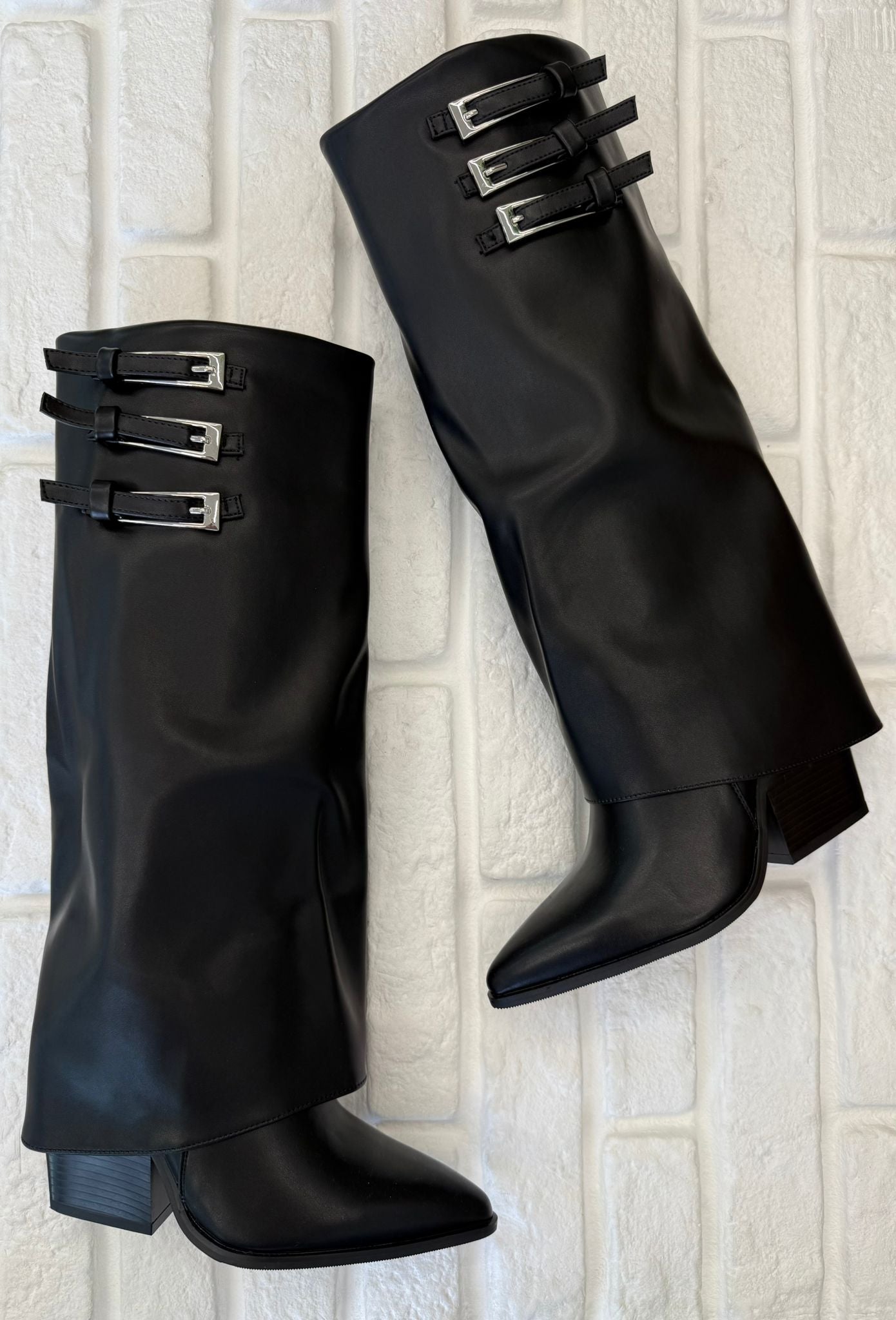 STIVALE FIBBIE KF7