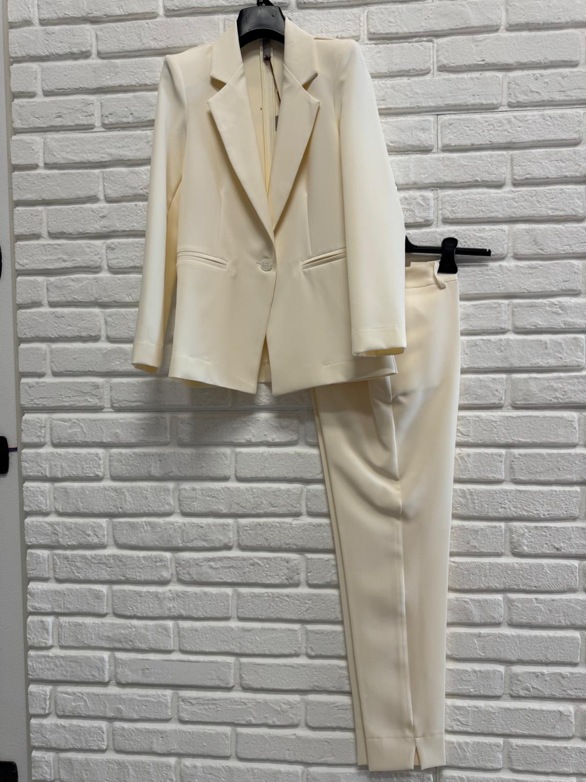 TAILLEUR AD024