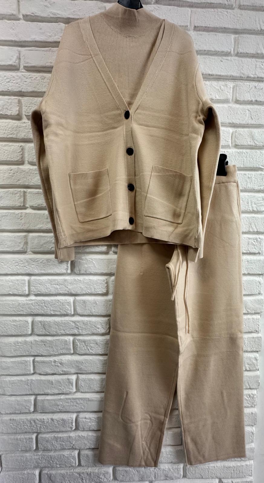 COMPLETO MAGLIA 9012