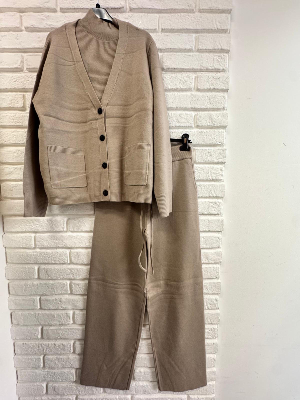 COMPLETO MAGLIA 9012